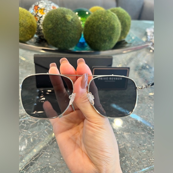 Prive Revaux NIB Full Set Unisex Polarized Sunglasses Aviator Silver Floridian - Picture 7 of 8